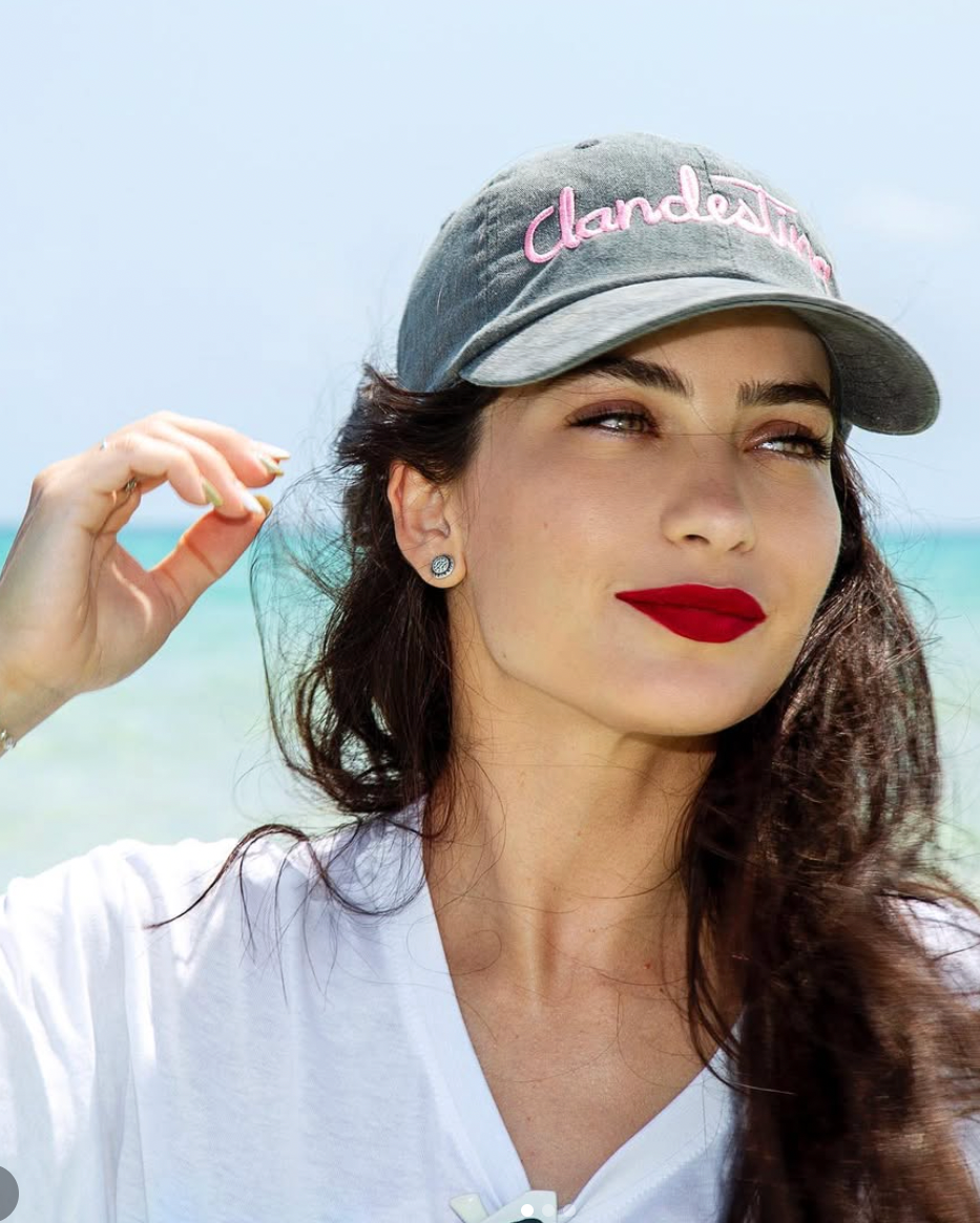 Clandestina - Cap