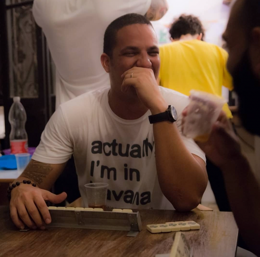 Actually, I'm in havana - t-shirt / outlet